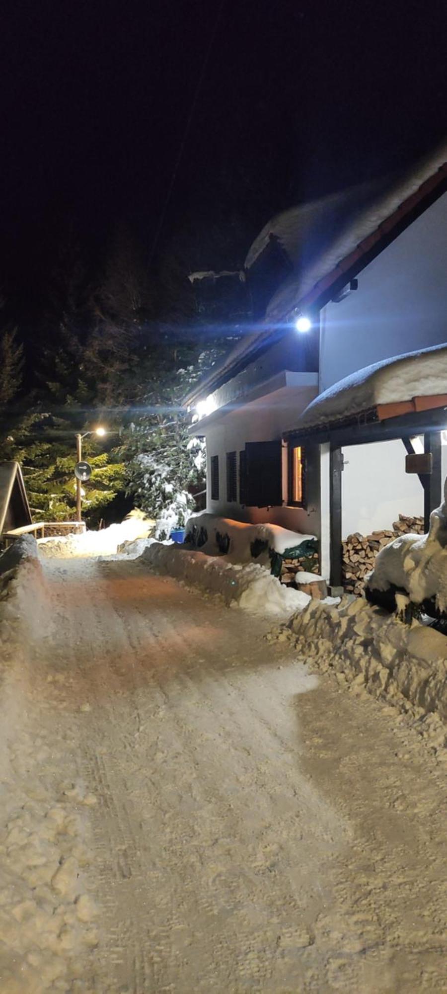 Отель Uki & Sofi Mountain House Копаоник Экстерьер фото
